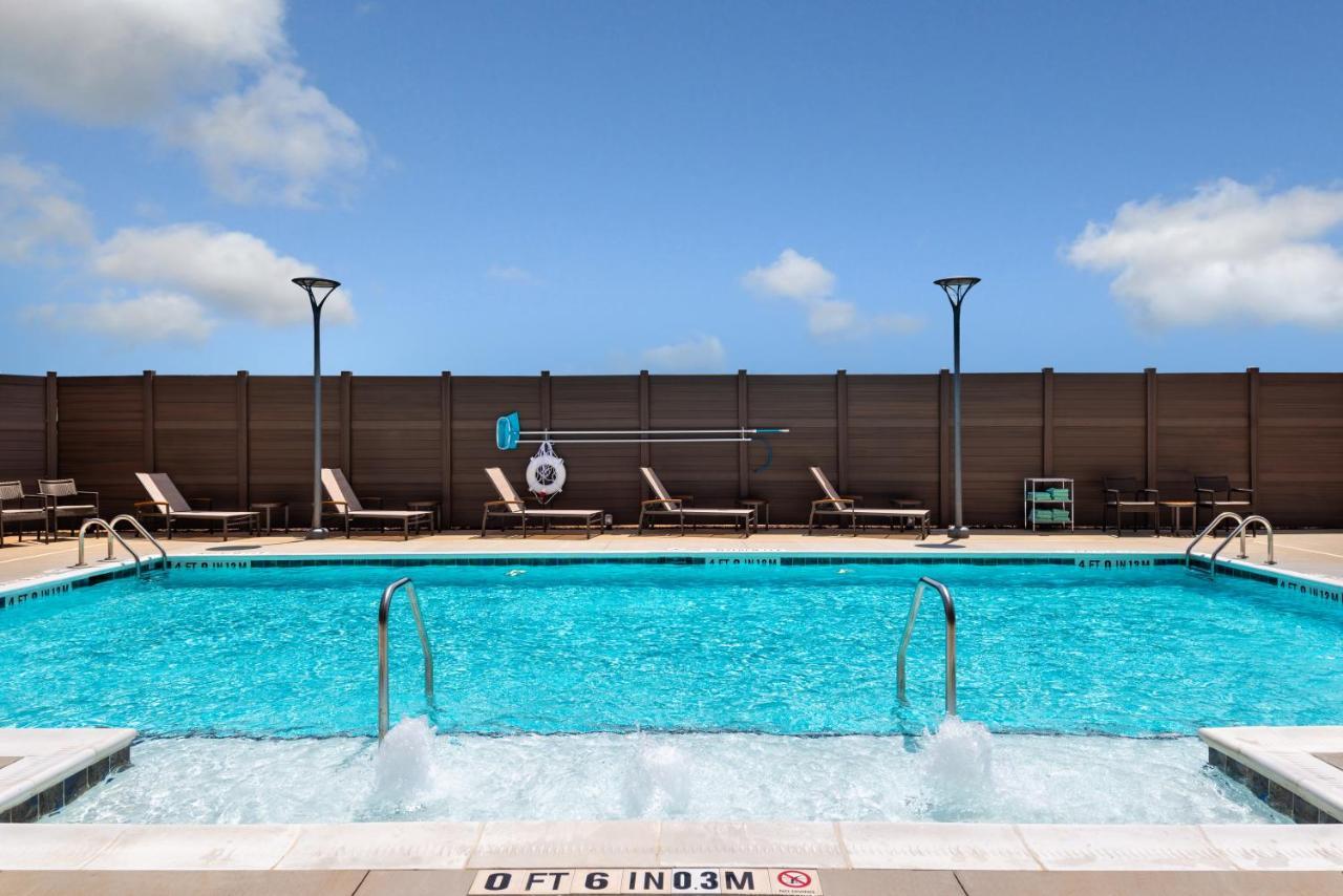Courtyard By Marriott Charlotte Northlake Exterior foto