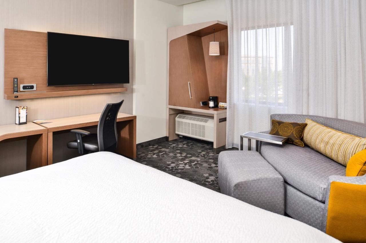 Courtyard By Marriott Charlotte Northlake Exterior foto